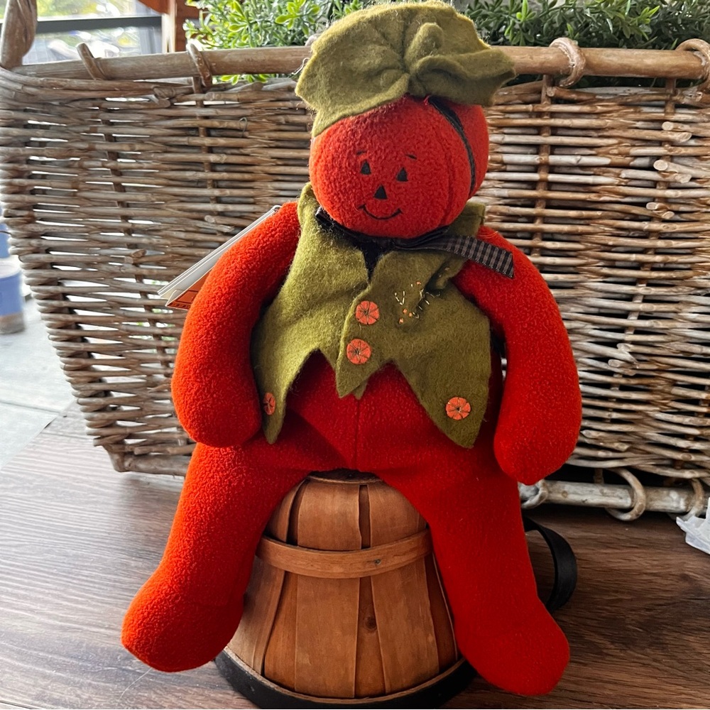 Hallmark Vinnie Vine pumpkin Hoop Te Dee from Bunnies by the bay